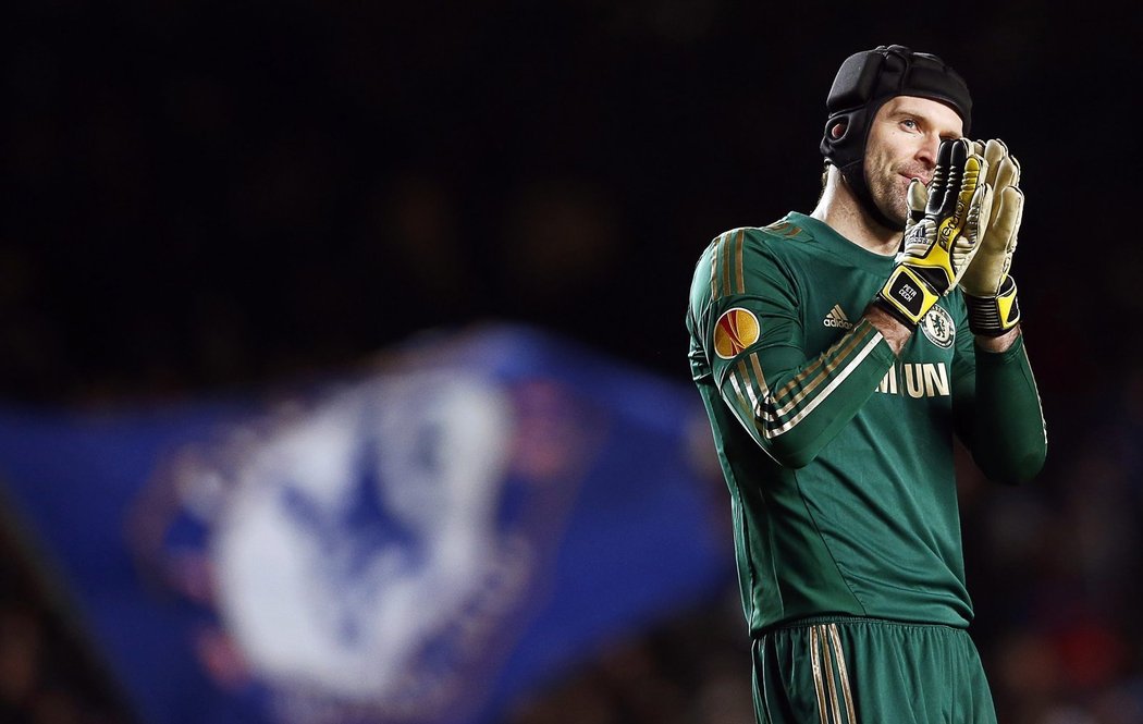 Petr Čech děkuje divákům Chelsea