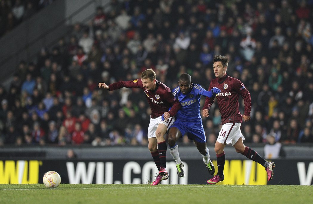 K brance Chelsea se tlačí Krejčí s Kadlecem