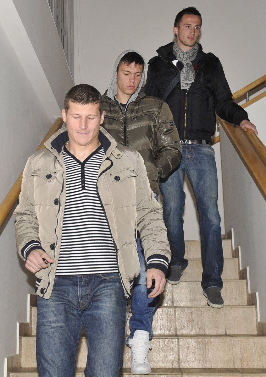 Manuel Pamič (vlevo) se může usmívat, od disciplinární komise ČMFS vyvázl bez trestu, Václav Kadlec a Tomáš Pekhart (nahoře) si nezahrají dva zápasy