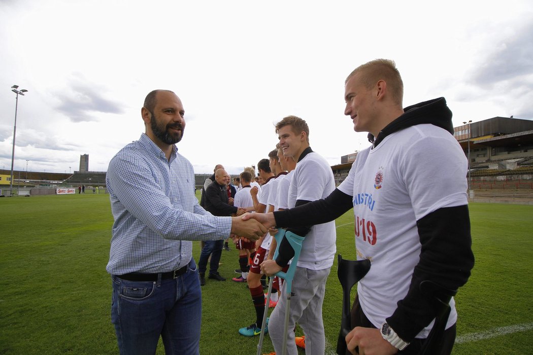 Sportovní ředitel Sparty Tomáš Požár gratulujeme dorostencům k mistrovskému titulu