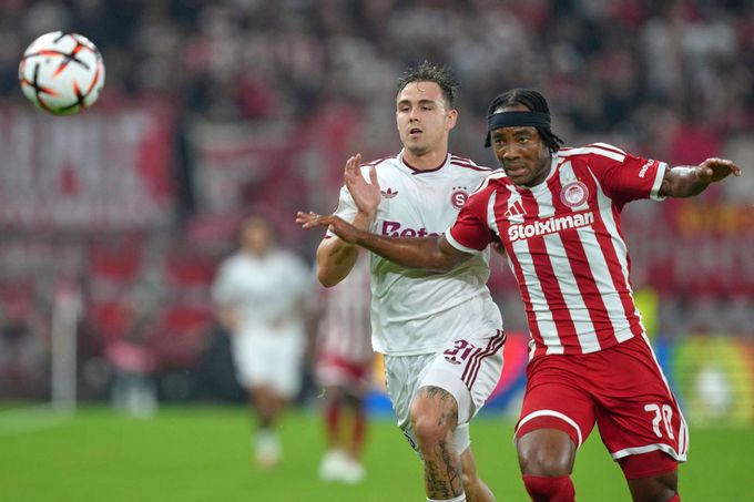 ONLINE: Olympiakos - Sparta 0:0. Martins v první větší šanci domácích, zamířil ale mimo ONLINE: Olympiakos - Sparta 0:0. Martins v první větší šanci domácích, zamířil ale mimo