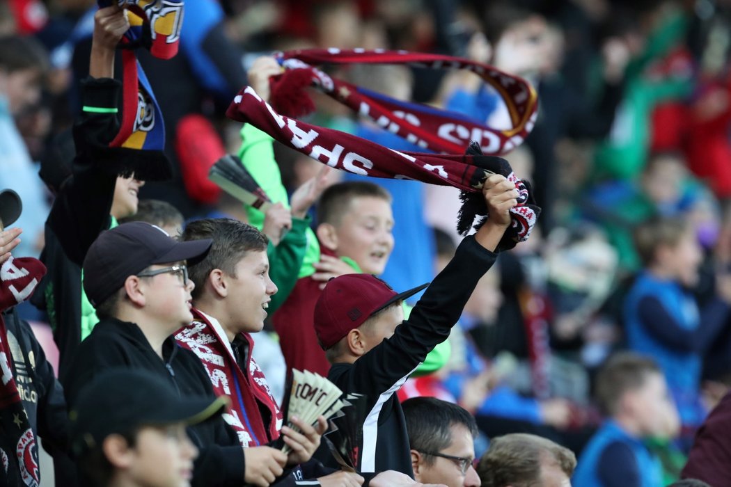 Dětští fanoušci na zápase Sparta - Rangers v Evropské lize