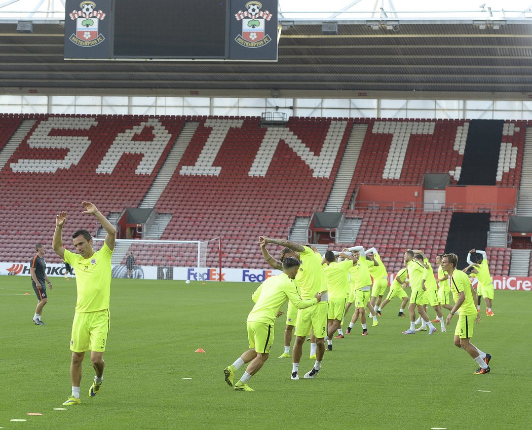 Sparťané během tréninku na stadionu anglického Southamptonu