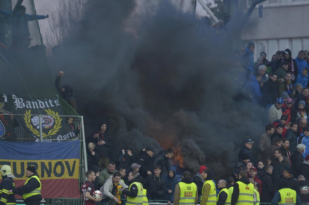 Sparťanští fanoušci v utkání s Mladou Boleslaví