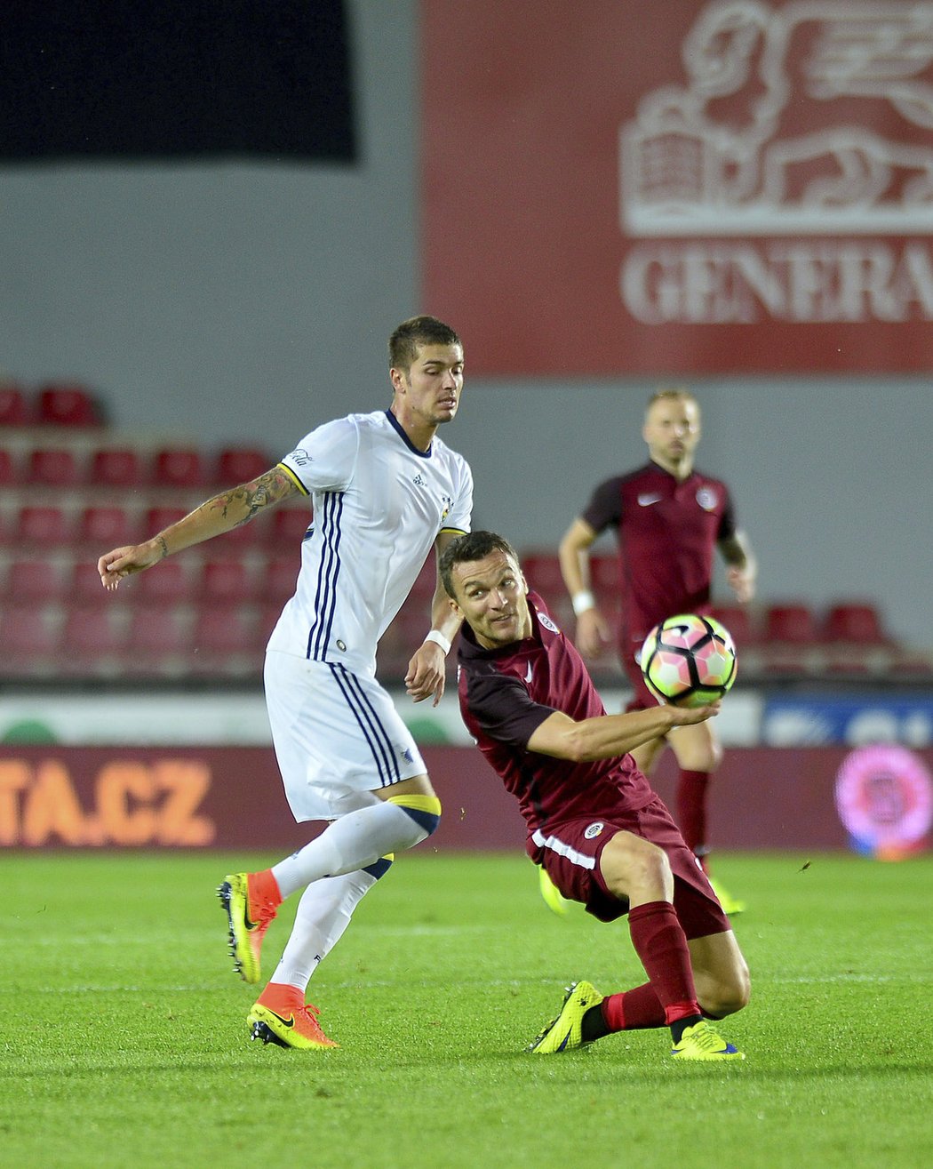 Útočník Sparty David Lafata v utkání proti tureckému Fenerbahce Istanbul. Zápas skončil 0:0.