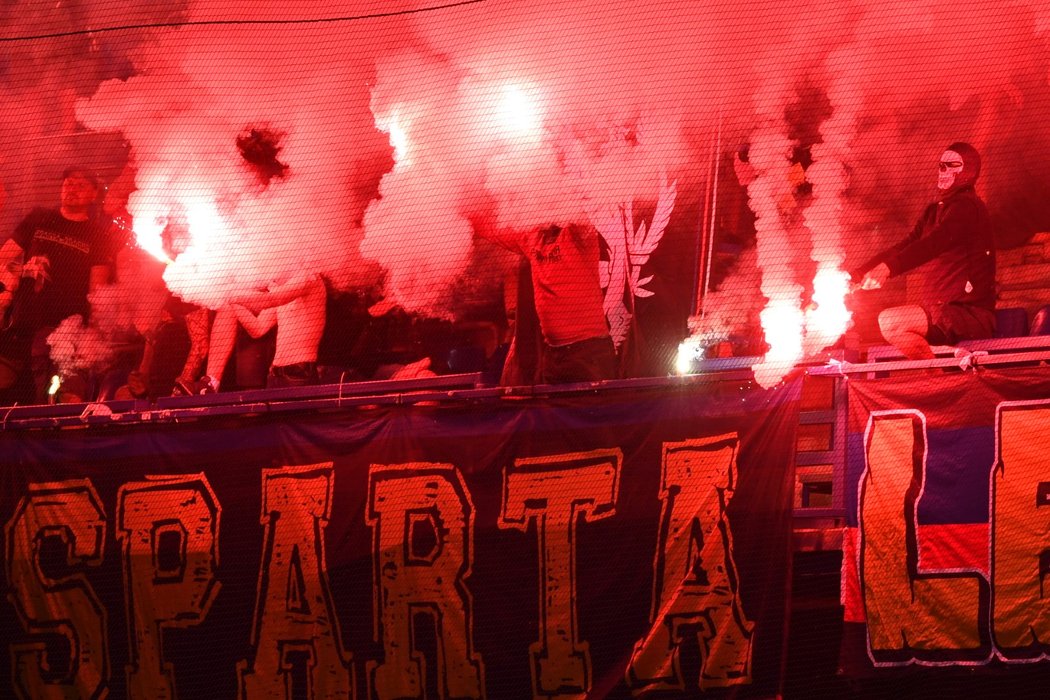 Fanoušci Sparty v utkání proti Baníku Ostrava