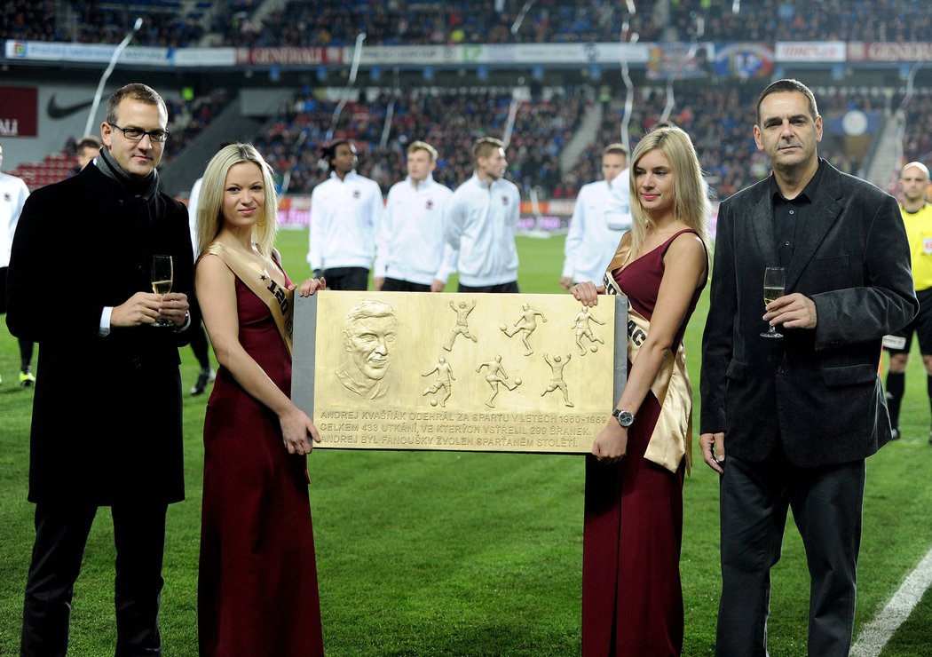 Fotbalová Sparta slavila, hlavní tribuna jejího stadionu na Letné ponese jméno Sparťana století - Andreje Kvašňáka