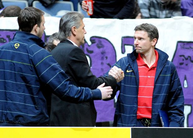 Spokojení trenéři fotbalistů Sparty po utkání - uprostřed Jozef Chovanec a vpravo Martin Hašek Spokojení trenéři fotbalistů Sparty po utkání - uprostřed Jozef Chovanec a vpravo Martin Hašek
