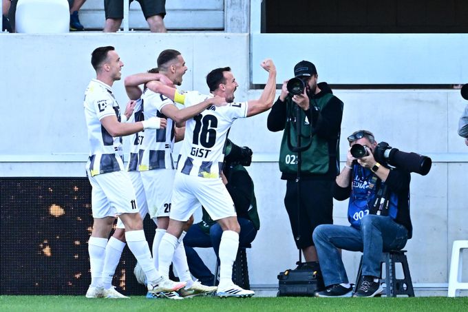 ONLINE: Hradec - Sparta 1:0. Darida po signálu z rohu otevřel skóre, hosté tlačí za vyrovnáním ONLINE: Hradec - Sparta 1:0. Darida po signálu z rohu otevřel skóre, hosté tlačí za vyrovnáním