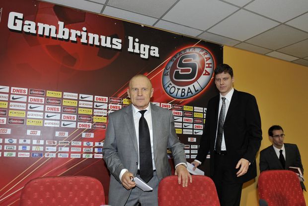 Lukáš Přibyl, místopředseda představenstva Sparty, na tiskové konferenci představil nového GSM Sparty Jaroslava Hřebíka Lukáš Přibyl, místopředseda představenstva Sparty, na tiskové konferenci představil nového GSM Sparty Jaroslava Hřebíka