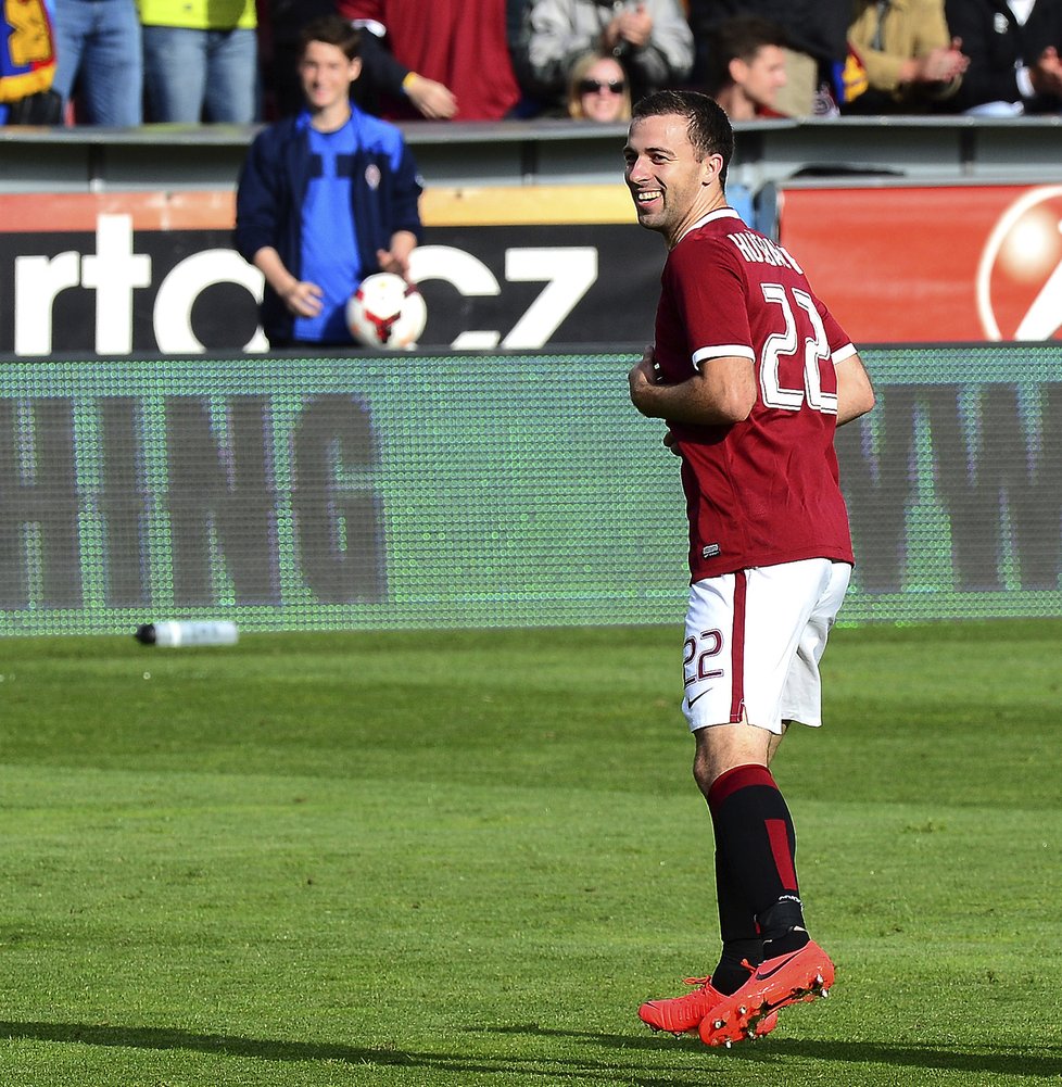 Josef Hušbauer slaví svůj gól v zápase proti Olomouci.