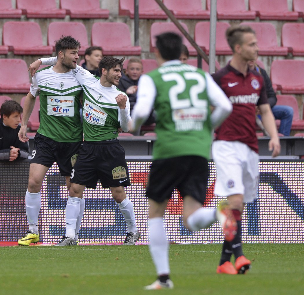 Jablonec slaví úvodní gól proti Spartě.