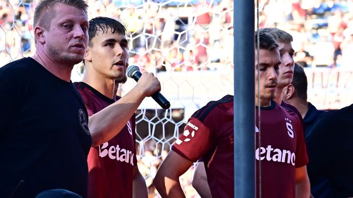 Matěj Jurásek promluvil ke kotli fanoušků Sparty