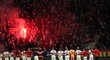Fotbalisté Sparty děkují fanouškům po zápase Evropské ligy v Kodani