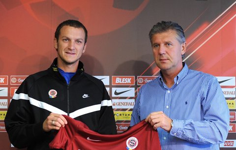 Běloruský záložník Denis Kovba v létě 2009 podepsal smlouvu ve Spartě