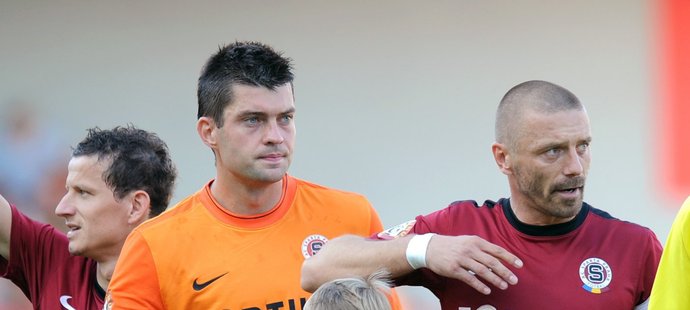 Gólman Matúš Kozáčik a Tomáš Řepka (vpravo) před utkáním s Kladnem.
