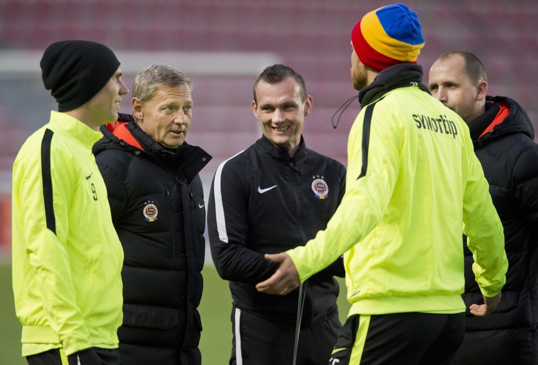 Pohodová atmosféra na tréninku sparťanských fotbalistů