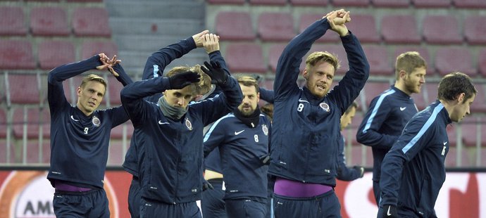 Sparťanští fotbalisté na tréninku před domácím zápasem s Laziem Řím