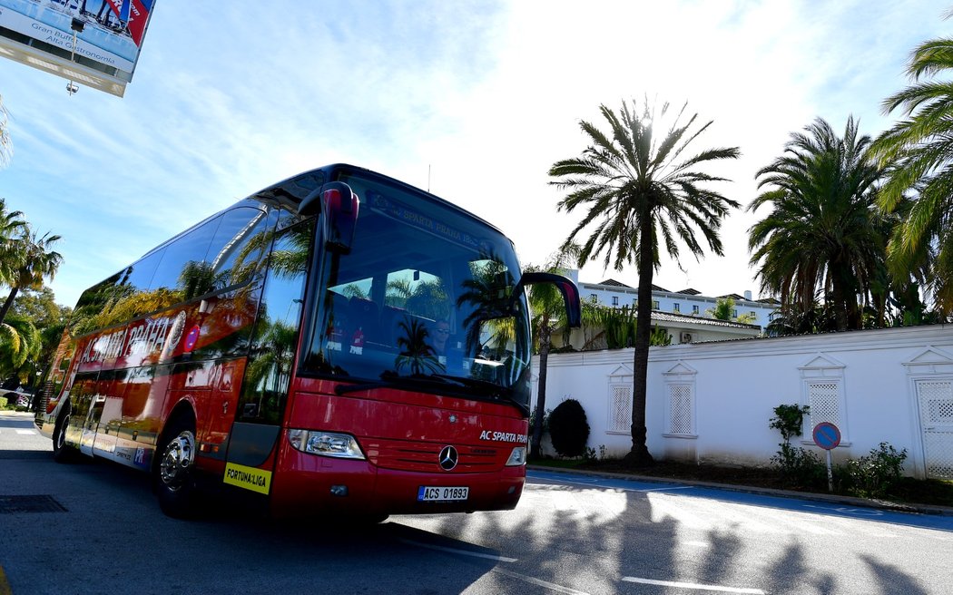 Sparťané mají k dispozici i svůj vlastní klubový autobus