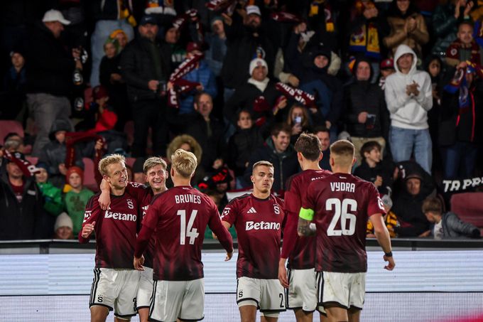 ONLINE: Sparta - Pardubice 2:0. Jurásek chtěl z dálky přelobovat Neumana, ale přestřelil ONLINE: Sparta - Pardubice 2:0. Jurásek chtěl z dálky přelobovat Neumana, ale přestřelil