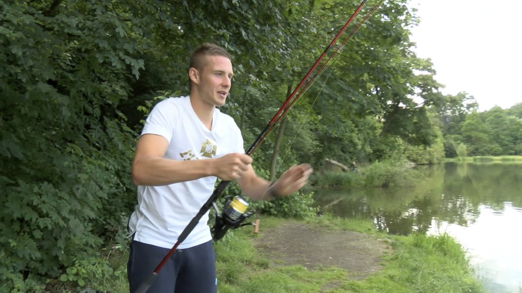 Pavel Kadeřábek chodí na ryby, protože tam nejsou lidi. Tedy většinou kromě bratra nebo táty