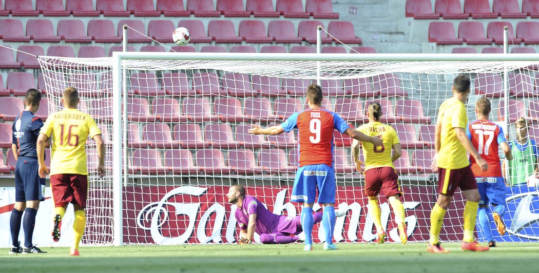 Kovařík trefil z pokutového kopu jen břevno