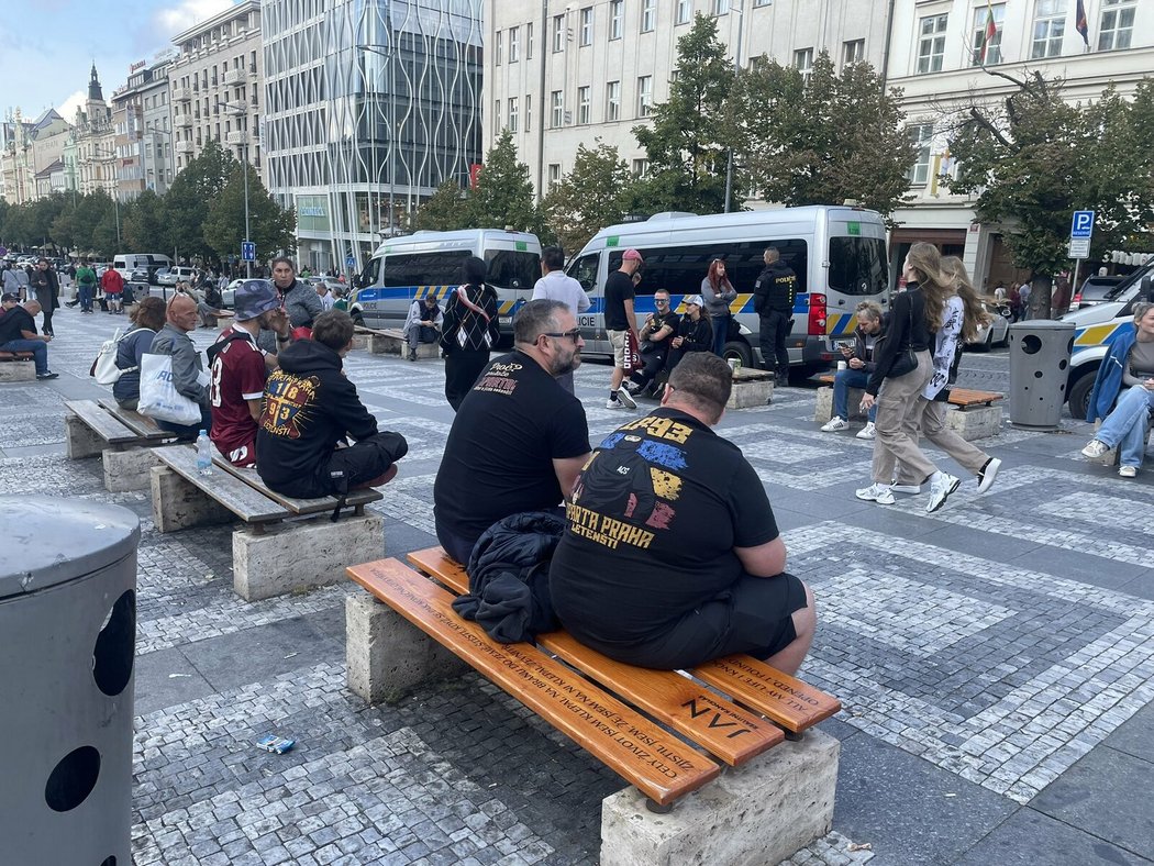 Fanoušci Sparty se scházejí na Václavském náměstí