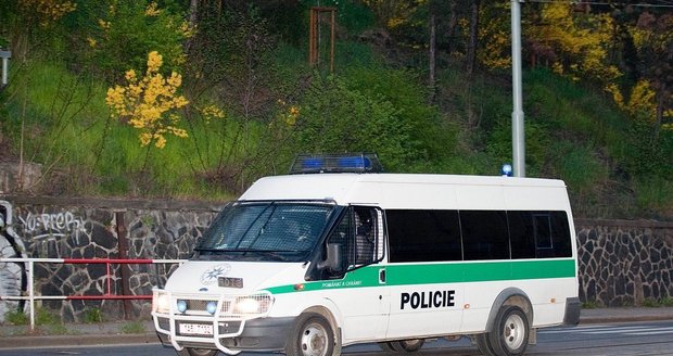 Sparťanský autobus doprovázela policie.