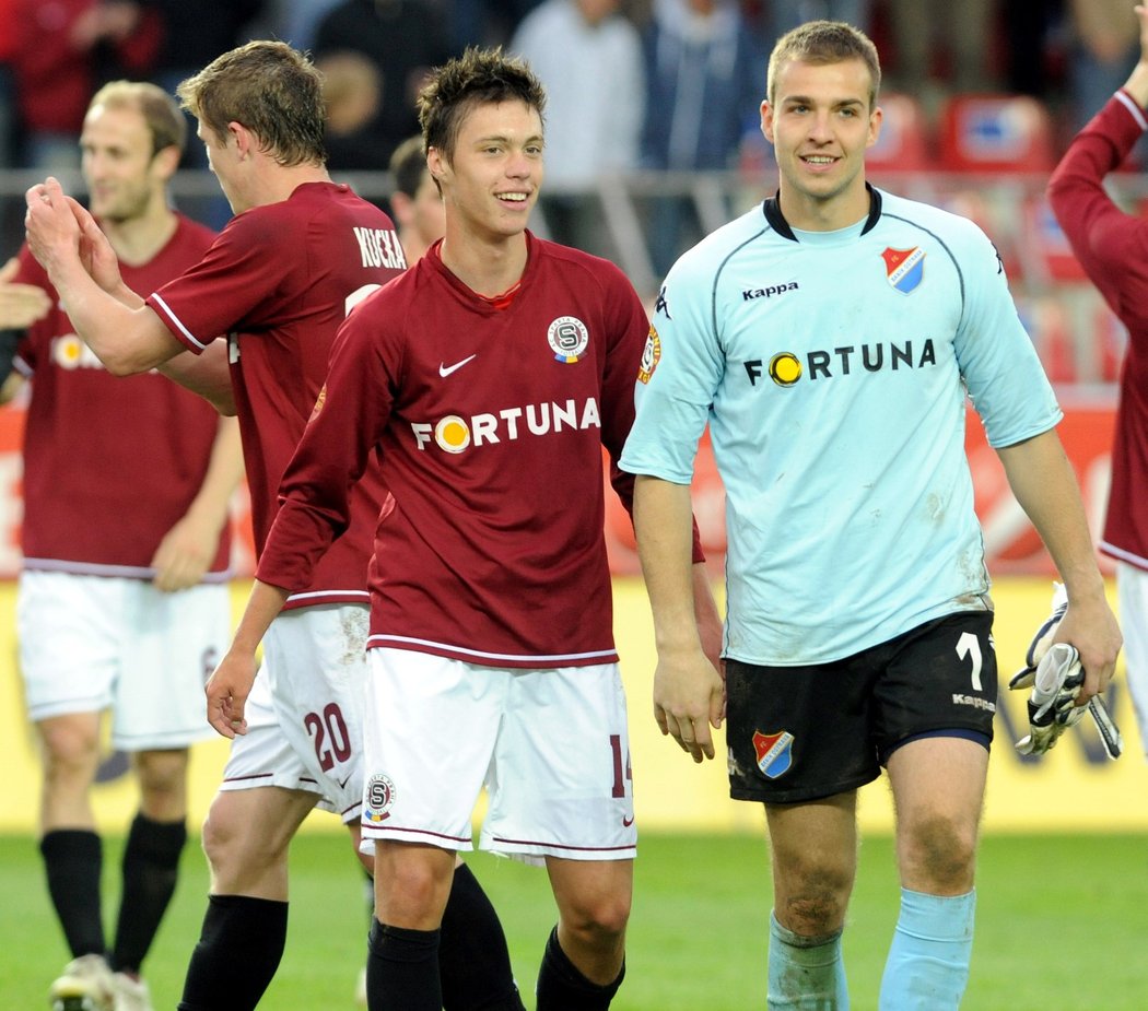 Václav Kadlec vstřelil svůj první ligový gól proti Baníku Ostrava v květnu 2009, když překonal Antonína Bučka