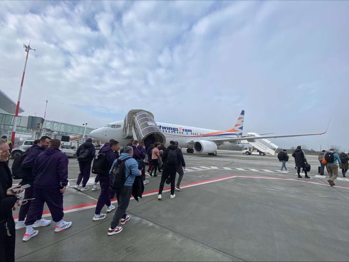 Komplikace pro Spartu. Zůstala v Rumunsku do poledne, letadlo už je v Craiově Komplikace pro Spartu. Zůstala v Rumunsku do poledne, letadlo už je v Craiově