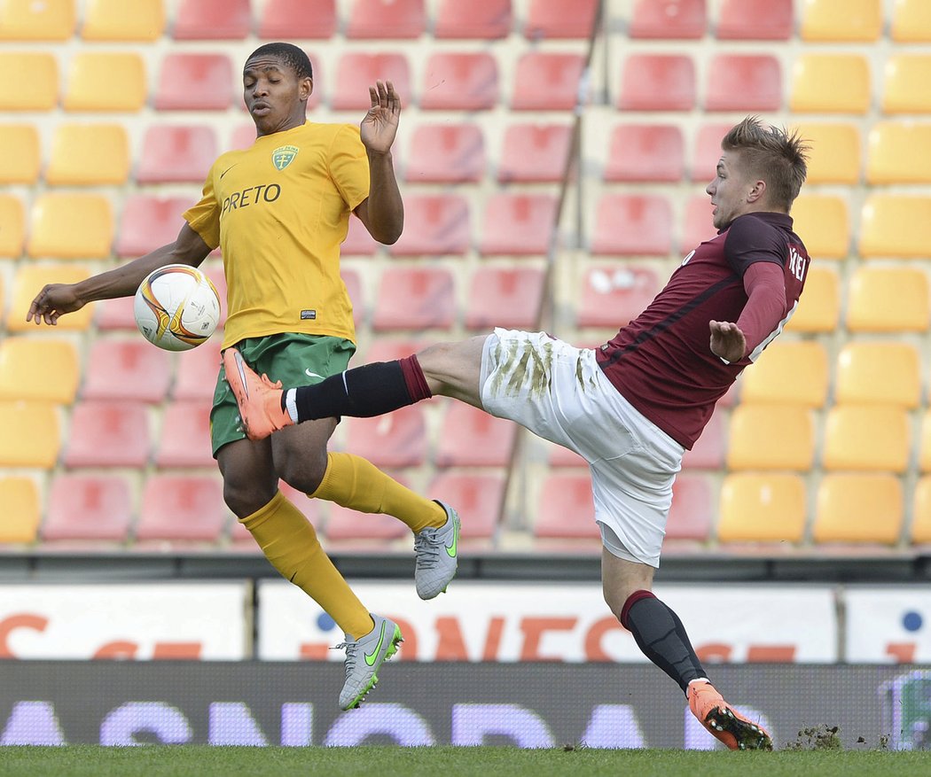 Fotbalista Sparty Martin Frýdek v generálce před startem jarní části ligy proti Žilině