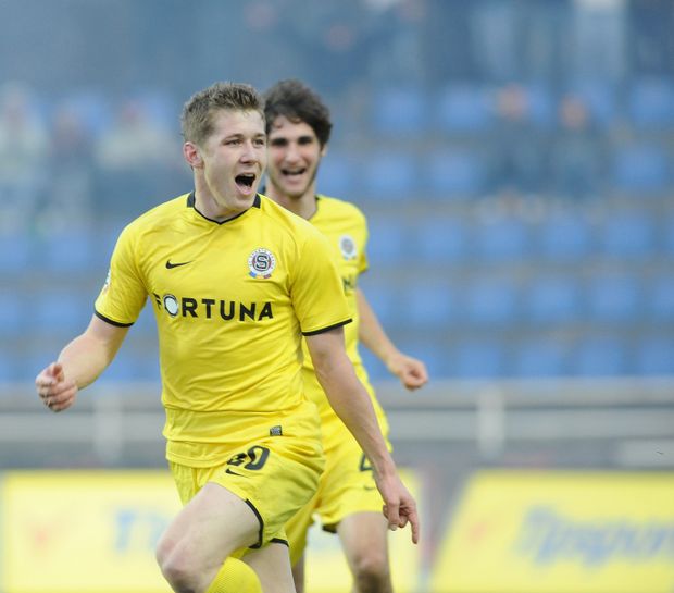 Juraj Kucka se stal velkým oblíbencem sparťanských fanoušků Juraj Kucka se stal velkým oblíbencem sparťanských fanoušků