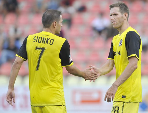 Sionko a Vachoušek se radují z gólu Sionko a Vachoušek se radují z gólu