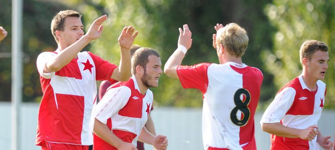 Slavia se raduje ze vstřelené branky