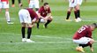 Zklamaní hráči Sparty po porážce Slavie v semifinále MOL Cupu