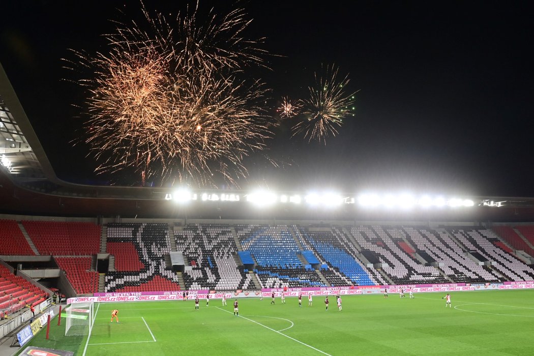 Nad prázdným Edenem se při derby se Spartou rozsvítil ohňostroj