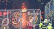 Oheň v kotli sparťanských fanoušků při derby na Slavii