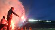 Fanoušci Slavie v prvním poločase rozsvítili vršovickou arénu pyrotechnikou