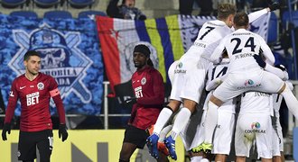 SESTŘIHY: Sparta padla na Slovácku, Slavia bitvu zvládla. Jablonec válí