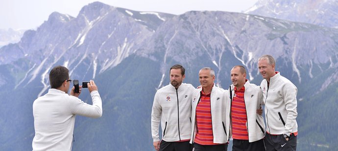 Několik členů realizačního týmu nicméně výšlap na Kronplatz absolvovalo, trasu kolem sedmi kilometrů absolvovali za dvě hodiny