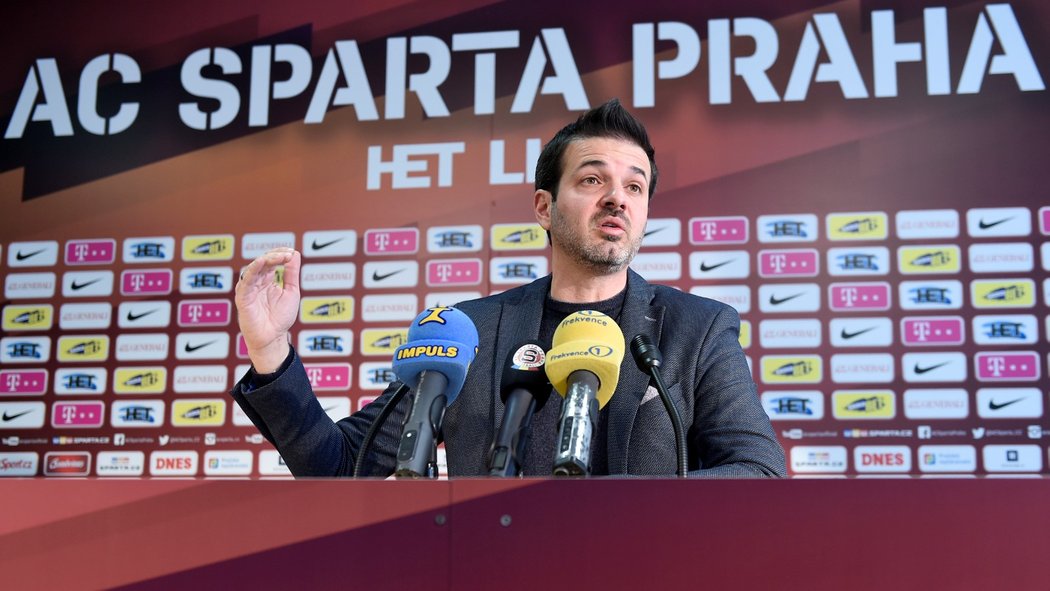 Trenér Sparty Andrea Stramaccioni vystoupil 15. února v Praze na tiskové konferenci před zahájením jarní části první fotbalové ligy