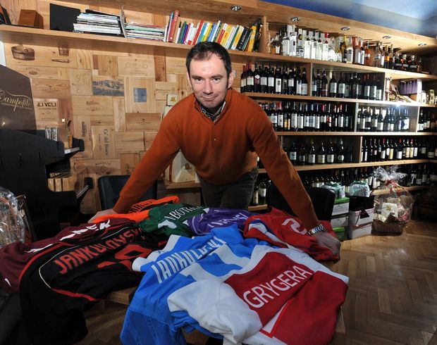 Manú a jeho sbírka dresů - Grygera, Jankulovski, Řepka... Manú a jeho sbírka dresů - Grygera, Jankulovski, Řepka...