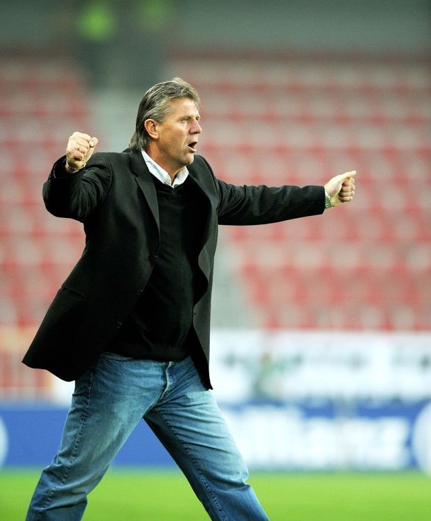 Trenér Sparty Josef Chovanec se raduje z gólu svých svěřenců. Trenér Sparty Josef Chovanec se raduje z gólu svých svěřenců.