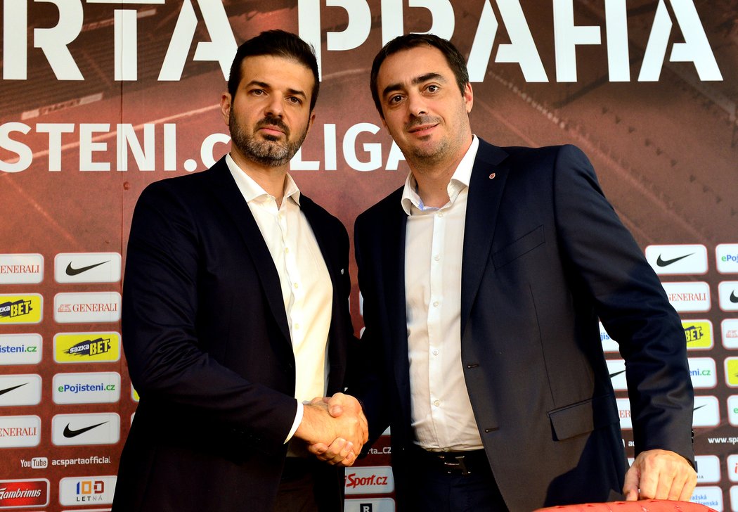 Nový trenér Sparty Andrea Stramaccioni (vlevo) s generálním ředitelem klubu Adamem Kotalíkem