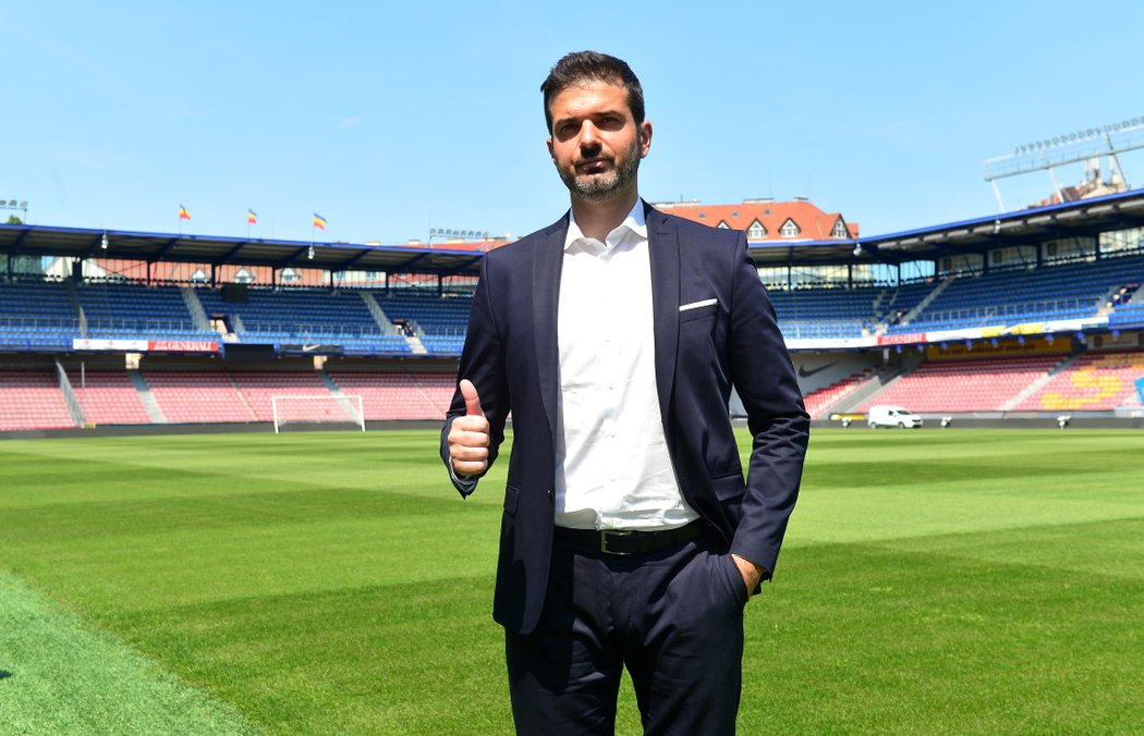 Italský trenér Sparty Andrea Stramaccioni krátce po svém oficiálním uvedení na Letné