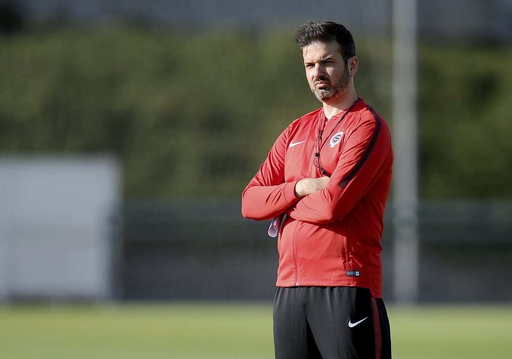 Andrea Stramaccioni na prvním tréninku se Spartou