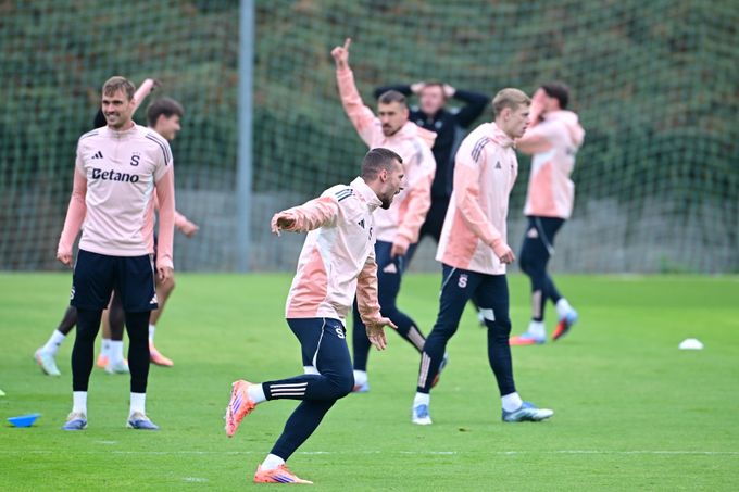 Změna pro Spartu: kvůli počasí nebude trénovat ve Varšavě, absolvuje jen procházku Změna pro Spartu: kvůli počasí nebude trénovat ve Varšavě, absolvuje jen procházku