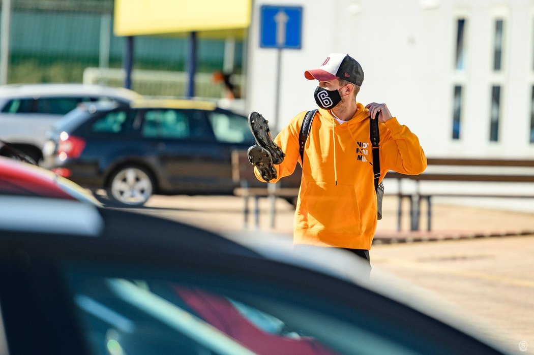 V pondělí ráno si mohli sparťané konečně alespoň částečně ulevit, poprvé od poloviny března se totiž na Strahově sešli ke společnému tréninku