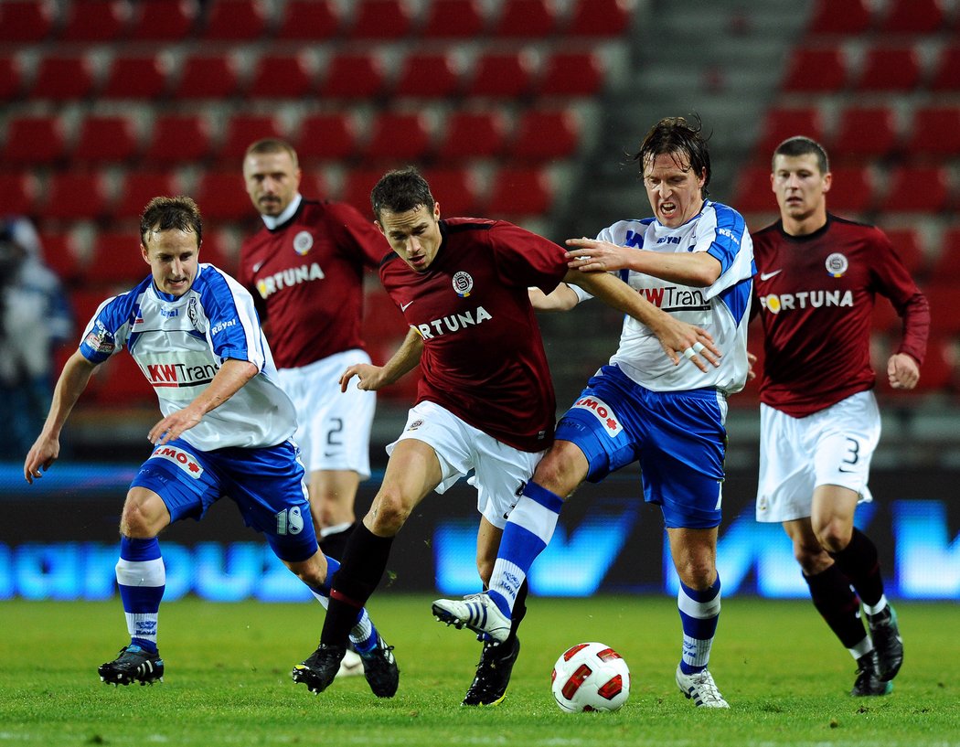 Jakub Podaný se prodírá obranou Ústí.