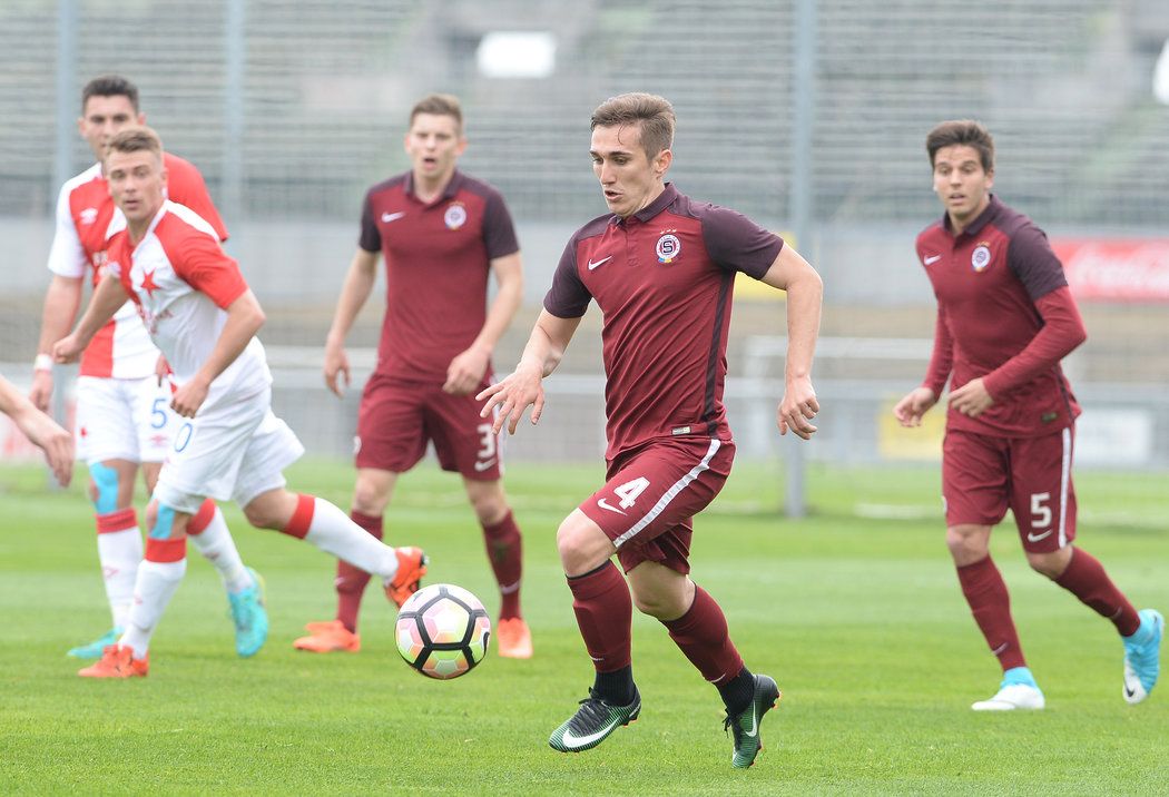 Bogdan Vatajelu v derby juniorek